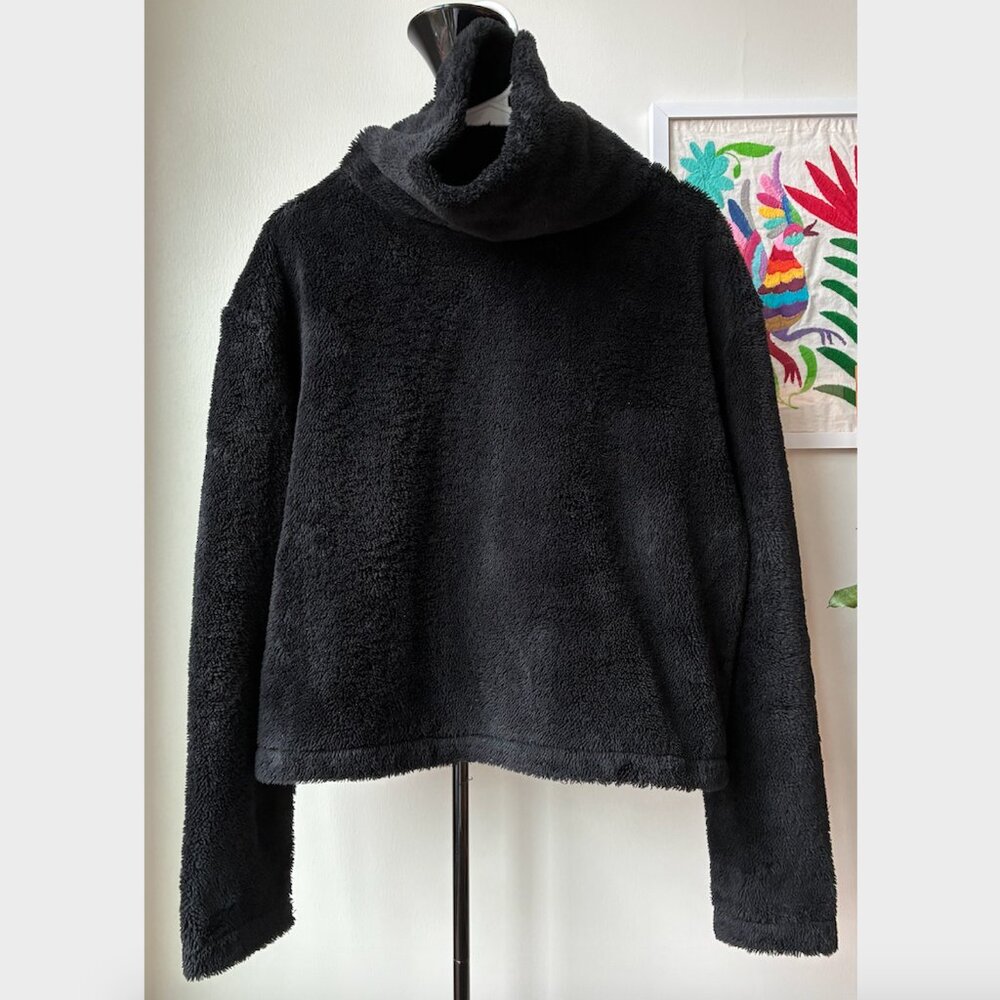 Reformation	Black Turtleneck Sherpa Sweater - Size S